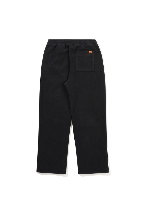 마이크로플리스 스트링 조거 팬츠 BLACK입니다. 부드러운 촉감의 플리스 소재로 제작되어 가을, 겨울철 따뜻하게 착용하기 좋습니다. 릴랙스 핏에 조거 디자인으로 편안한 활동성을 제공하며, 일상 및 집콕룩, 산책룩 등 다양한 TPO에 활용 가능합니다. 허리 밴딩과 스트링 디테일로 편안함과 스타일을 동시에 잡았습니다. 캐주얼, 스포티, 미니멀 스타일을 즐겨 입는 분들께 추천합니다.
