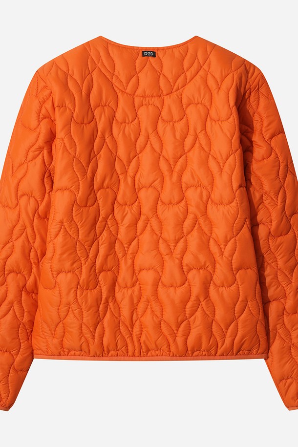 여성) 우사기 래빗 패딩 재킷 (ORANGE)은 겨울철 따뜻함과 귀여움을 동시에 잡을 수 있는 캐주얼 패딩입니다. 퀄팅 패턴과 부드러운 나일론 소재, 두꺼운 두께감으로 포근한 착용감을 선사합니다. 집업 스타일과 레귤러핏으로 편안하게 착용 가능하며, 긴 소매 기장으로 보온성을 높였습니다. 여행룩, 캠핑룩 등 다양한 TPO에 활용 가능하며, 캐주얼, 미니멀, 고프코어 스타일을 즐겨 입는 여성분들께 추천합니다. 특히, 우사기 래빗 캐릭터 디자인이 사랑스러운 포인트를 더합니다.
