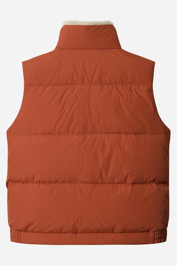 남성용 코나 하이웜 D7 베스트 다운(다크 오렌지)은 겨울철 캐주얼 및 스포티 스타일 연출에 적합한 다운 베스트입니다. 두꺼운 두께감과 부드러운 촉감의 나일론 소재로 제작되어 보온성을 높였습니다. 하이넥 디자인과 패딩 충전재로 더욱 따뜻하게 착용할 수 있으며, 일상과 캠핑, 등산 등 다양한 TPO에 활용 가능합니다. 레귤러핏으로 편안한 착용감을 제공하며, 민소매 디자인으로 활동성을 더했습니다. 무지 스타일의 다크 오렌지 컬러는 미니멀한 스타일을 선호하는 남성에게 좋은 선택입니다.
