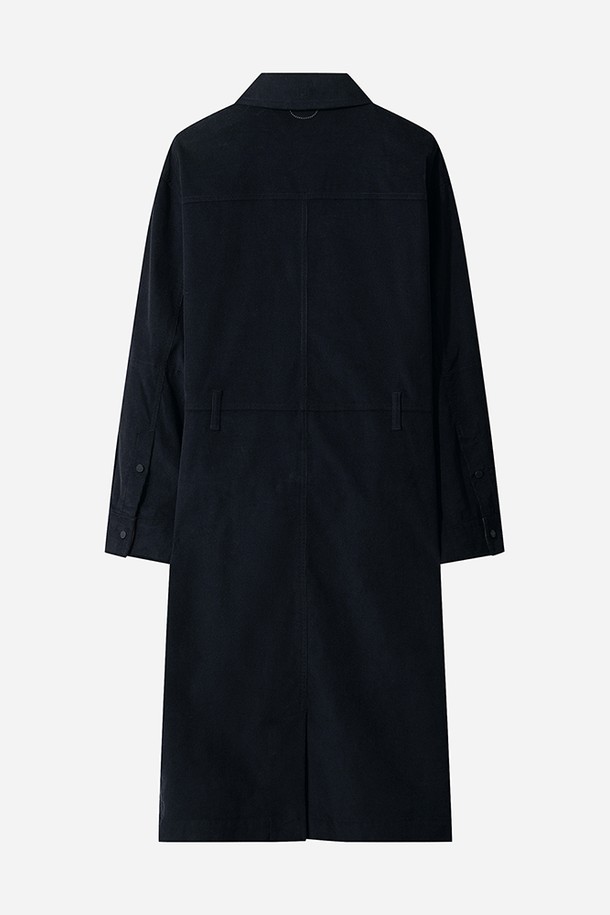 **여성) 코듀로이 셔츠 원피스(NAVY)**

가을과 겨울, 포근함을 선사할 여성 코듀로이 셔츠 원피스입니다. 네이비 컬러의 무지 디자인으로, 캐주얼하고 베이직한 스타일을 연출합니다. 셔츠 디테일과 버튼다운 디자인이 돋보이며, A라인 핏으로 여성스러운 실루엣을 강조합니다. 두꺼운 코듀로이 소재와 긴 소매 기장으로 따뜻함을 더하며, 출근룩과 모임룩 등 다양한 TPO에 활용 가능합니다. 레귤러핏으로 제작되어 편안한 착용감을 제공합니다.
