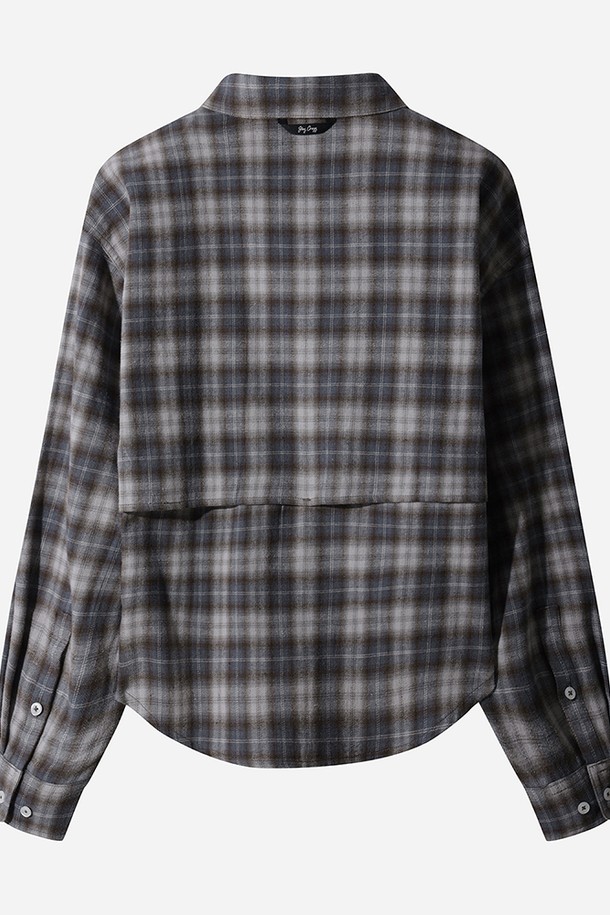 여성) 타탄 체크 셔츠(MULTI)는 가을, 겨울 시즌에 어울리는 클래식하고 빈티지한 스타일의 크롭핏 셔츠입니다. 면 소재로 제작되어 부드러운 촉감을 선사하며, 멀티 컬러의 타탄 체크 패턴이 특징입니다. 일상, 캠핑, 아웃도어 활동에 적합하며, 브러싱 가공 처리와 등판 벤틸레이션 디테일, 아웃도어 활동성 강화를 위한 기능성을 갖추었습니다. 캠핑룩, 캐주얼룩, 레트로 스타일을 연출하기에 좋은 아이템입니다. 긴소매 디자인으로 보온성을 더했습니다.
