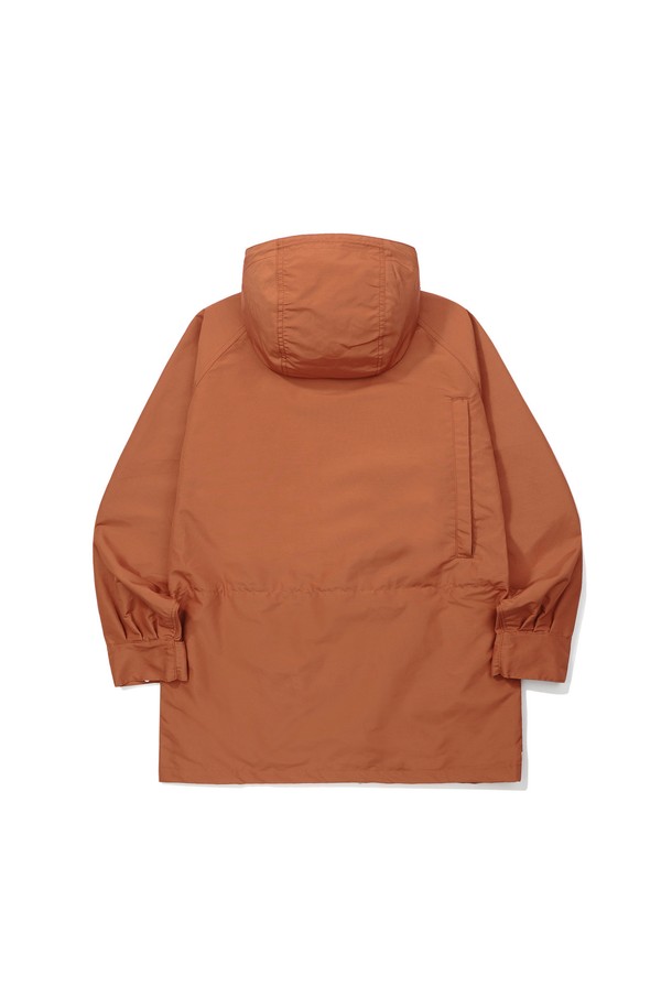 60주년(60th ANNIVERSAR) 60/40 오리지널 마운틴 파카 ORANGE는 클래식과 빈티지 스타일을 결합한 아우터입니다. 넉넉한 포켓과 방수, 방풍 기능을 갖춰 일상 및 아웃도어 활동에 적합합니다. 면과 나일론 혼방의 릴랙스핏으로 편안한 착용감을 제공하며, 오렌지 컬러가 산뜻한 느낌을 더합니다. 여행룩과 산책룩, 캐주얼 및 고프코어 스타일을 즐기는 분들께 추천합니다. 긴 소매, 스냅 여밈 방식, 무지 디자인이 특징입니다.
