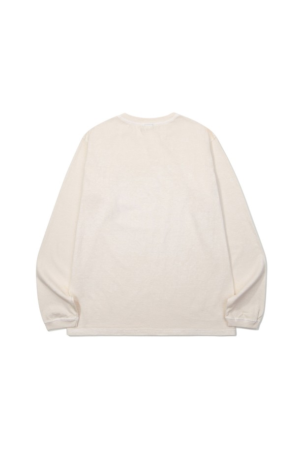 굿온 X 시에라 디자인 60/40 1st 로고 L/S 티셔츠 내추럴은 캐주얼한 스타일과 스포티한 무드를 동시에 연출하는 긴팔 티셔츠입니다. 봄, 가을 시즌에 적합하며, 부드러운 면 소재로 제작되어 편안한 착용감을 선사합니다. 1968년 첫 로고 디자인을 담은 빈티지 스타일 타이포그래피와 시즌 한정 헤리티지 그래픽이 특징이며, 레귤러 핏으로 제작되었습니다. 라운드넥 디자인에 내구성이 뛰어난 굿온 X 시에라 디자인 티셔츠는 일상 및 캐주얼 룩에 활용하기 좋습니다.
