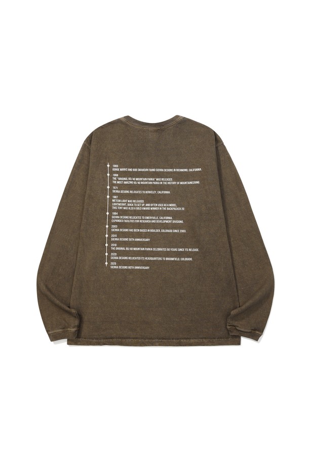 굿온(Good On) x 시에라 디자인(SIERRA DESIGNS) 60주년 히스토리 긴팔 티셔츠 브라운입니다. 일상과 캐주얼 스타일 모두에 잘 어울리는 남성용 긴팔 티셔츠로, 봄, 가을 계절에 착용하기 좋습니다. USA 코튼을 사용하여 부드러운 촉감을 선사하며, 레귤러 핏으로 편안하게 착용할 수 있습니다. 60주년을 기념하여 시에라 디자인과의 콜라보레이션으로 제작되었으며, 브랜드 히스토리가 백 프린팅된 디자인이 특징입니다. 워싱 가공을 거쳐 빈티지한 멋을 더했습니다.
