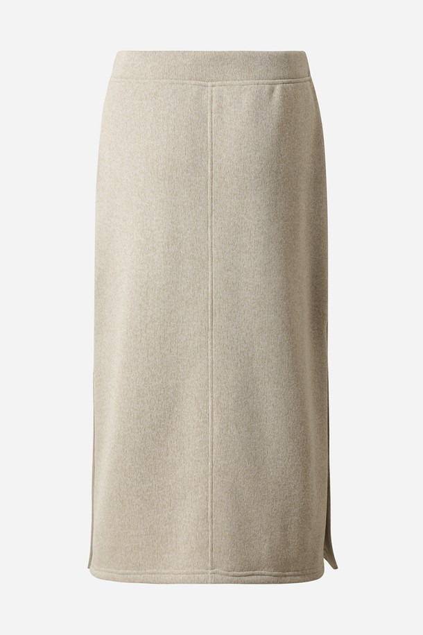 **여성) 템프니트 스커트(아이보리)**

부드러운 촉감의 여성용 템프니트 스커트입니다. 따뜻하고 두꺼운 두께감으로 가을, 겨울에 착용하기 좋으며, H라인 핏으로 레귤러핏을 선사합니다. 미디 기장의 아이보리 컬러 무지 스커트로, 미니멀하고 베이직한 스타일을 연출할 수 있습니다. 벨트 디테일이 있어 출근룩을 포함한 다양한 일상 룩에 활용하기 좋습니다.
