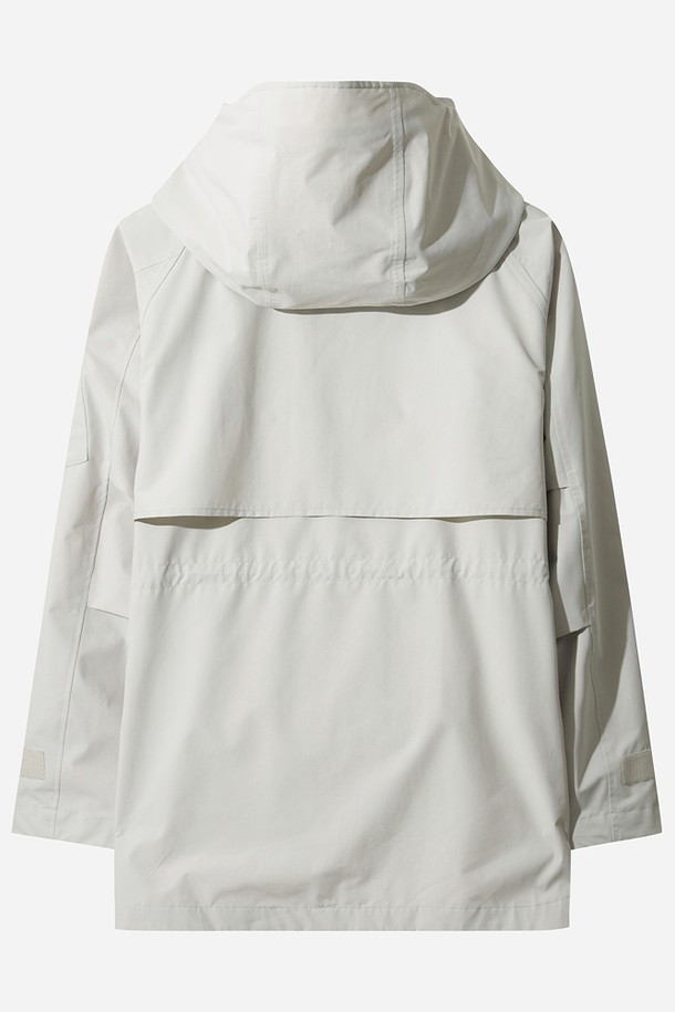 여성용 하우웨더 2L 재킷(아이보리 다크)입니다. 봄, 가을 시즌에 적합하며, 아웃도어 활동과 일상생활 모두에서 활용 가능한 방수, 방풍 기능의 재킷입니다. 레귤러핏으로 편안하게 착용 가능하며, 레귤러 기장의 긴소매 디자인입니다. 아이보리 컬러의 무지 디자인으로 캐주얼, 스포티, 미니멀 스타일을 모두 소화할 수 있습니다. 여행룩, 산책룩에 매치하여 스타일리시하게 연출해보세요.
