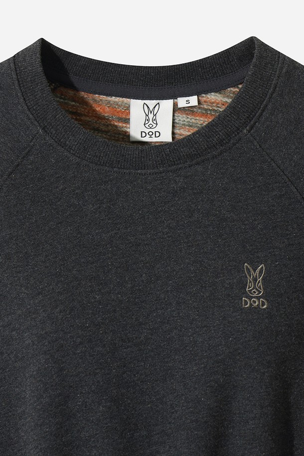 여성) 트리플 컬러 원피스(다크 멜란지)는 봄, 가을에 어울리는 여성용 원피스입니다. 베이직하고 미니멀한 스타일로, 데이트룩과 모임룩에 적합하며, 캐주얼, 클래식 스타일 연출에도 좋습니다. 부드러운 플레어 A라인 치마핏에 7부 소매와 라운드넥 디자인이 특징이며, 하이웨스트 디자인으로 다리가 길어 보이는 효과를 줍니다. 다크 멜란지 컬러의 무지 원피스로, 다양한 스타일을 연출하기 용이합니다.
