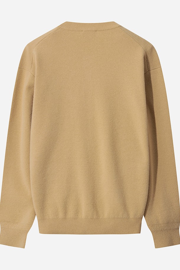 유니) 어반스루 에센셜 가디건(TAN)은 봄, 가을에 어울리는 유니섹스 상의입니다. 부드러운 니트 소재로 제작되어 편안한 착용감을 선사하며, 레귤러 핏과 얇은 두께로 자연스러운 실루엣을 연출합니다. 베이직하고 캐주얼한 스타일로 다양한 룩에 활용하기 좋으며, 특히 출근룩에 미니멀하고 클래식한 분위기를 더해줍니다. 라운드넥과 긴 소매 디자인으로 깔끔함을 더한 무지 가디건입니다.
