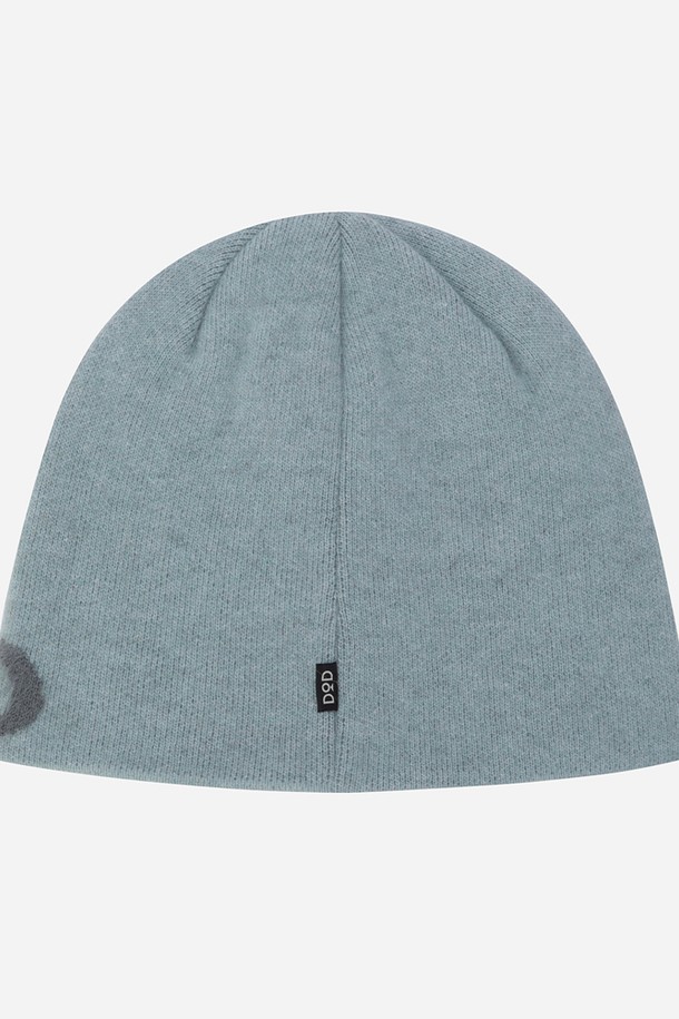 부드러운 램스울 소재로 제작된 램스울 자가드 비니(MINT)입니다. 가을, 겨울 시즌에 따뜻하게 착용하기 좋은 두꺼운 두께감의 비니로, 일상복에 클래식, 미니멀, 캐주얼 스타일을 더해줍니다. 민트 컬러와 자가드 패턴이 돋보이는 디자인으로, 부드러운 촉감을 선사합니다. 남녀 공용으로 착용 가능하며, 일반적인 모자 깊이로 편안하게 착용할 수 있습니다.
