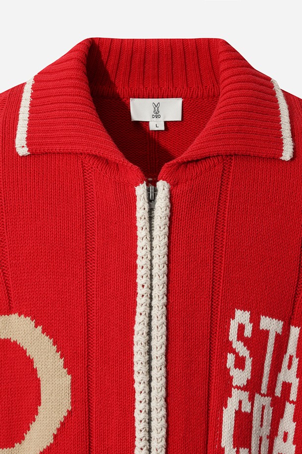 유니) 키노코빌리지 가디건(RED)은 캐주얼하고 미니멀한 스타일을 연출하기 좋은 유니섹스 가디건입니다. 부드러운 니트 소재로 제작되어 편안한 착용감을 선사하며, 봄, 가을에 활용하기 좋습니다. 레귤러 핏에 긴 소매 기장으로 제작되었으며, 레드 컬러와 레터링 디자인이 돋보입니다. 집업 디테일을 더해 활동성을 높였으며, 데일리룩에 포인트 아이템으로 활용하기 좋습니다. 중간 두께감으로 간절기 시즌에 유용하게 착용할 수 있습니다.
