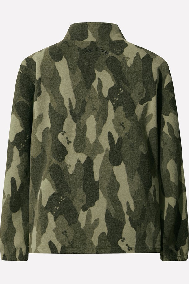 유니) 히트레스트 플리스 베이직 아노락(MULTI)은 일상과 스포츠 활동에 적합한 유니섹스 아노락입니다. 가을, 겨울 시즌에 따뜻함을 선사하는 두꺼운 두께의 플리스 소재로 제작되었으며, 부드러운 촉감이 특징입니다. 멀티 컬러의 카모 패턴과 레귤러핏 디자인이 스포티하면서도 캐주얼한 스타일을 연출합니다. 히트레스트 기능성으로 보온성을 높였으며, 긴 소매와 집업 여밈 방식으로 편안하게 착용할 수 있습니다. 등산, 캠핑, 러닝 시 고프코어 스타일을 완성해보세요.
