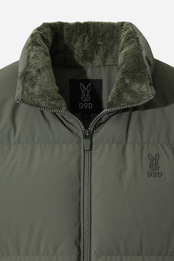 남성) 베이슨 D7 다운자켓(L.CHARCOAL GREY)은 따뜻함과 스타일을 모두 갖춘 겨울철 필수 아우터입니다. 라이트 차콜 그레이 색상의 무지 디자인으로, 캐주얼, 미니멀, 클래식 등 어떤 스타일에도 잘 어울립니다. 숏패딩 스타일의 레귤러핏으로, 퀄팅 디테일과 하이넥 디자인이 특징입니다. 보온성과 방풍 기능을 제공하며, 출근룩으로도 손색없는 활용성을 자랑합니다. 부드러운 나일론 소재와 두꺼운 두께감으로 편안한 착용감을 선사합니다.
