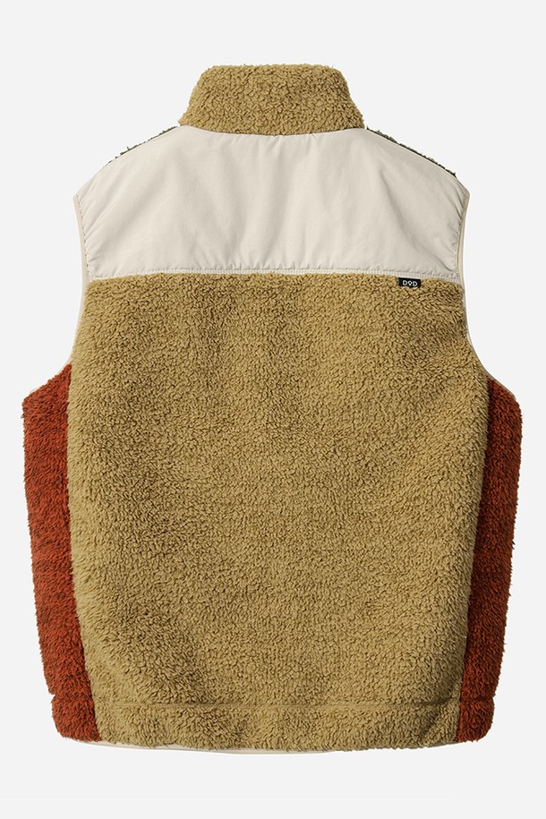 유니) 바크 플리스 블록트 베스트(TAN)는 캐주얼, 스포티, 미니멀 스타일을 추구하는 분들을 위한 플리스 소재의 베스트입니다. 가을, 겨울 시즌에 적합하며, 부드러운 촉감과 두꺼운 두께로 따뜻함을 제공합니다. 탄(TAN) 및 베이지 컬러의 블록 배색 디자인이 돋보이며, 레귤러핏과 집업 여밈 방식으로 편안한 착용감을 선사합니다. 일상 및 캐주얼 룩에 활용하기 좋은, 활용도 높은 아이템입니다.
