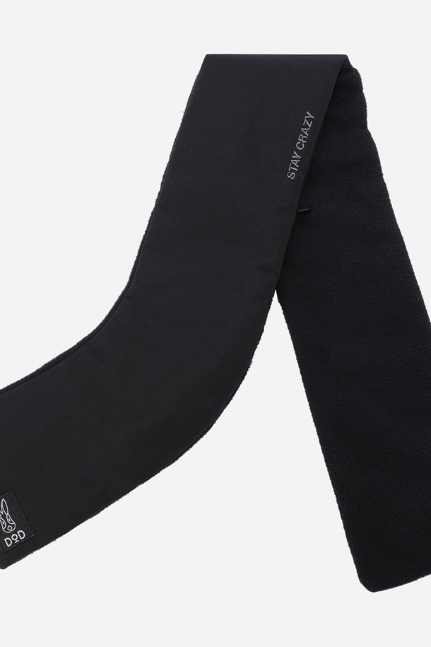 코나 패딩 머플러(BLACK)는 추운 겨울철, 따뜻함과 스타일을 동시에 잡을 수 있는 머플러입니다. 부드러운 촉감의 폴리에스테르 소재와 패딩 충전재를 사용하여 보온성을 극대화하여 제작되었습니다. 무지 블랙 컬러로 어떤 스타일에도 쉽게 매치할 수 있으며, 캐주얼, 미니멀, 클래식 등 다양한 스타일을 연출할 수 있습니다. 출근룩이나 여행룩에 활용하여 따뜻하고 편안한 겨울을 보내세요.
