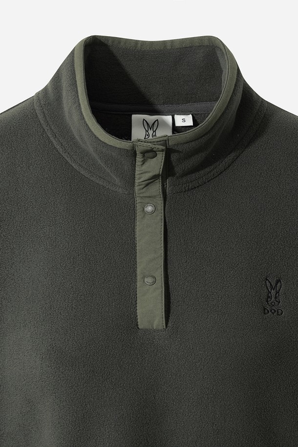 여성) 히트레스트 플리스 베이직 아노락(D.CHARCOAL GREY)은 다크차콜그레이 색상의 여성용 아노락입니다. 플리스 소재로 제작되어 부드러운 촉감과 두꺼운 두께로 뛰어난 보온성을 제공하며, 가을/겨울 계절에 적합합니다. 하프 집업 스타일의 레귤러핏 아노락으로 스포츠 활동은 물론 일상에서도 활용 가능합니다. 등산, 캠핑, 산책 등 다양한 TPO에 스포티, 캐주얼, 미니멀한 스타일로 연출할 수 있습니다. 베이직한 디자인에 무지 패턴으로 어떤 옷에도 쉽게 매치할 수 있는 실용적인 아우터입니다.
