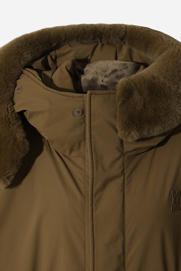 여성용 '가마보코 쉘터' 구스 다운 재킷(라이트브라운)입니다. 부드러운 촉감의 구스 다운 소재로 제작되어 뛰어난 보온성을 제공하며, 겨울철 추위로부터 당신을 따뜻하게 보호해 줍니다. 넉넉한 레귤러 핏과 긴 소매 기장으로 편안한 착용감을 선사하며, 캐주얼한 스타일을 연출하기 좋습니다. 후드와 포켓 디테일이 실용성을 더해주며, 집업 스타일로 간편하게 착용할 수 있습니다. 일상 및 아웃도어 활동 모두에 적합하며, 방수 기능까지 갖춰 활용도가 높습니다.
