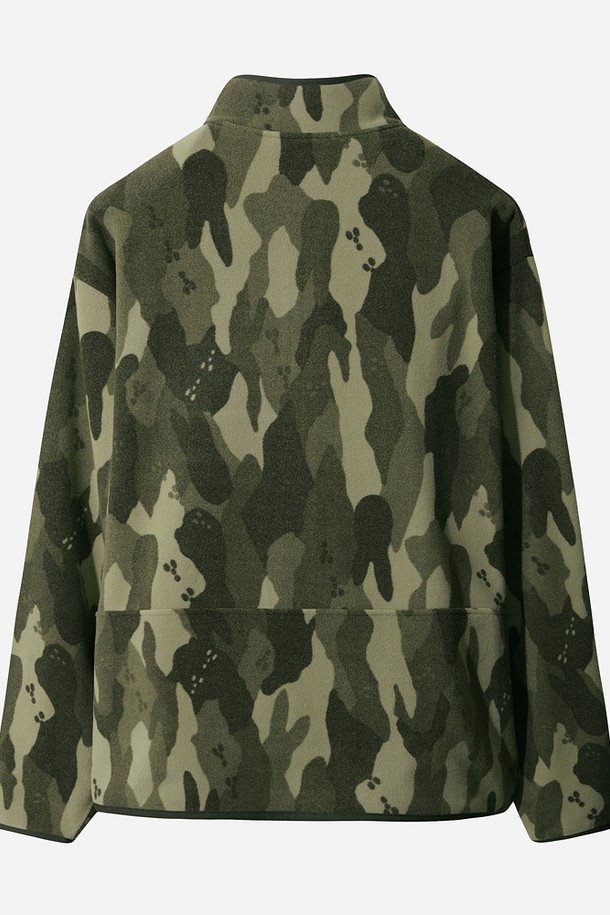 유니) 히트레스트 플리스 집업 아노락(MULTI)은 포근한 플리스 소재로 제작되어 부드러운 촉감을 자랑하는 오버핏 아노락입니다. 멀티, 카키, 블랙 컬러의 배색 디자인과 카모 패턴이 캐주얼하고 스포티한 무드를 연출하며, 캠핑룩과도 잘 어울립니다. 두꺼운 두께감으로 가을, 겨울철 보온성을 높였으며, 후드와 긴 소매, 집업 여밈 방식으로 편안하게 착용 가능합니다. 일상생활은 물론, 가벼운 야외활동 시에도 활용하기 좋은 아이템입니다.
