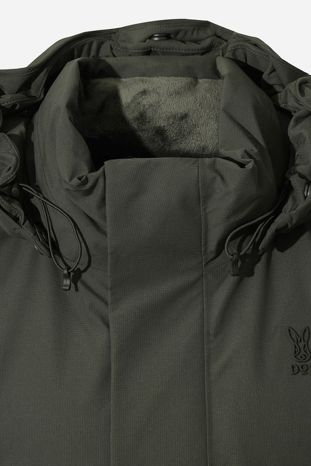 여성용 데카히트 구스 롱다운 재킷(D.CHARCOAL GREY)입니다. 겨울철 추위를 막아줄 두꺼운 두께감의 롱다운 재킷으로, 일상과 출근룩에 모두 잘 어울리는 베이직 스타일입니다. 다크차콜 그레이 컬러의 무지 디자인에 방풍 기능과 보온성을 갖춰 따뜻하게 착용할 수 있습니다. 레귤러핏으로 제작되었으며, 긴 소매와 지퍼 여밈 방식으로 편안함을 더했습니다. 안감은 패딩 처리되었으며, 퍼 트리밍 디테일로 고급스러움을 더했습니다.
