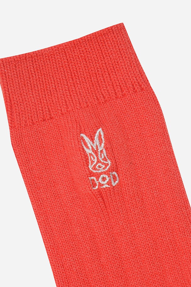 캠프 골지 삭스(ORANGE)는 면 소재로 제작되어 부드러운 촉감을 자랑하는 남녀 공용 양말입니다. 사계절 내내 착용 가능하며, 일상생활은 물론 산책룩과 캠핑룩에 잘 어울립니다. 골지 패턴으로 디자인되어 캐주얼하고 미니멀한 스타일을 연출하기 좋습니다. 흡습 기능으로 쾌적함을 유지하며, 캠프 양말 특유의 편안함을 선사합니다. 오렌지 컬러는 산뜻하고 돋보이는 포인트를 더합니다.
