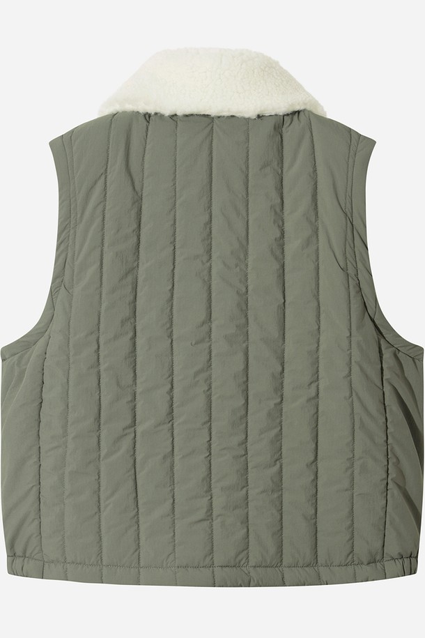 여성) 에어로겔 패딩 베스트(L.CHARCOAL GREY)는 겨울철 보온성을 책임지는 캐주얼 스타일의 패딩 베스트입니다. 
차콜 그레이 컬러의 무지 디자인으로 어떤 룩에도 쉽게 매치할 수 있으며, 일상과 아웃도어 활동 모두에 적합합니다. 
HEATLOCK AERO AEROGEL 기술을 적용하여 뛰어난 단열 및 경량성을 자랑하며, 부드러운 촉감의 안감과 두꺼운 두께감으로 따뜻함을 더했습니다. 
플리스 탈부착이 가능하며, 아웃포켓 디자인으로 실용성을 높였고, 스커트와 셋업하여 다양한 스타일을 연출할 수 있습니다. 
캠핑룩, 미니멀, 클래식 스타일을 즐겨 입는 여성분들께 추천합니다.
