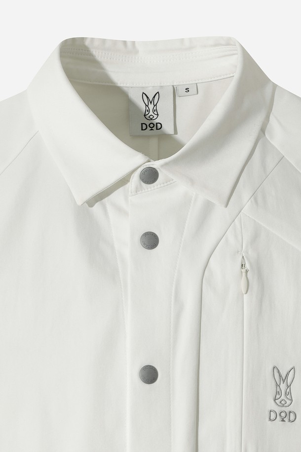 유니) 하이브리드 미니멀 셔츠(OFF WHITE 2)는 유니섹스 디자인으로, 봄, 여름, 가을에 활용하기 좋은 셔츠입니다. 부드러운 면 소재에 레귤러핏으로 제작되어 편안한 착용감을 선사하며, 얇은 두께감으로 시원하게 입을 수 있습니다. 오프화이트 컬러의 무지 디자인에 하이브리드 디테일을 더해 미니멀하면서도 세련된 스타일을 연출합니다. 출근룩, 데이트룩 등 다양한 TPO에 맞춰 미니멀, 클래식, 캐주얼 스타일로 코디할 수 있습니다.
