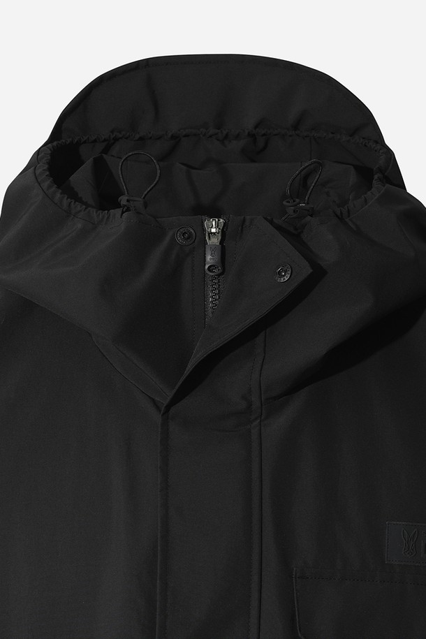 남성용 하우웨더 2L 재킷 (블랙)은 아웃도어 활동과 일상생활 모두에 적합한 자켓입니다. 방수 및 투습 기능이 있어 봄, 가을 변덕스러운 날씨에도 쾌적하게 착용할 수 있습니다. 레귤러핏으로 제작되었으며, 캐주얼하고 스포티한 스타일을 연출합니다. 무지 패턴의 블랙 컬러는 어떤 옷에도 쉽게 매치할 수 있으며, 집업 여밈 방식으로 간편하게 착용 가능합니다. 여행, 산책, 등산 등 다양한 TPO에 활용할 수 있는 실용적인 아이템입니다.
