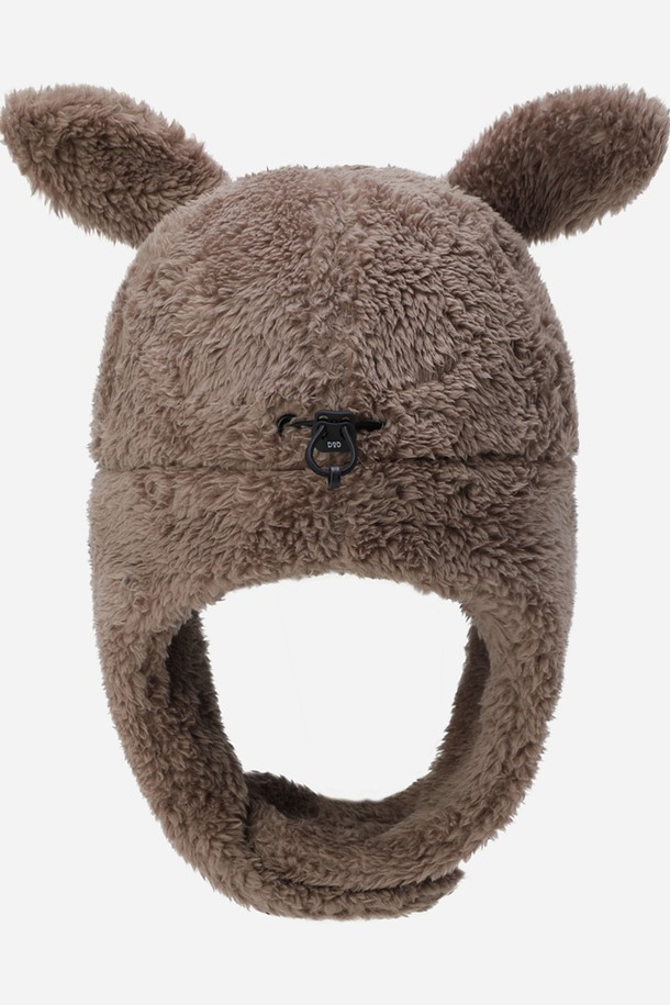 "래빗 보아 플리스 트루퍼(TAN)"는 부드러운 촉감의 폴리에스터 소재로 제작된 방한용 트루퍼 모자입니다. 탄(TAN) 컬러에 귀와 뒷목을 덮는 디자인으로, 캠핑룩 및 겨울 데일리룩에 스타일리시함을 더합니다. 두꺼운 두께감과 방한, 방풍 기능을 갖춰 추운 날씨에도 따뜻함을 유지해 줍니다. 모자 깊이 18cm, 챙 넓이 7cm, 시그니처 레빗 로고가 특징이며, 캐주얼, 클래식, 고프코어 스타일을 모두 소화할 수 있습니다. 유니크한 디자인의 트루퍼 햇으로 겨울철 따뜻함과 스타일을 동시에 잡으세요.
