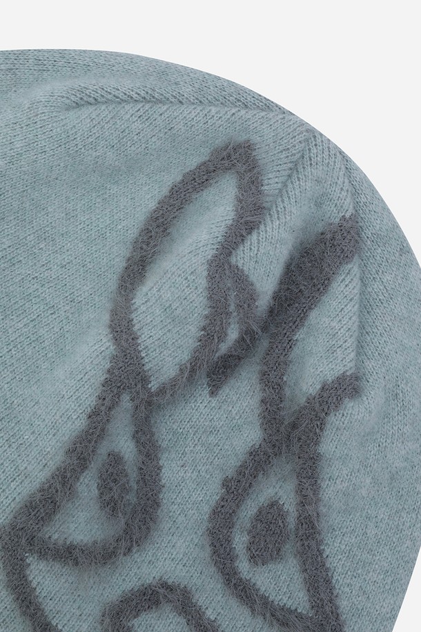 부드러운 램스울 소재로 제작된 램스울 자가드 비니(MINT)입니다. 가을, 겨울 시즌에 따뜻하게 착용하기 좋은 두꺼운 두께감의 비니로, 일상복에 클래식, 미니멀, 캐주얼 스타일을 더해줍니다. 민트 컬러와 자가드 패턴이 돋보이는 디자인으로, 부드러운 촉감을 선사합니다. 남녀 공용으로 착용 가능하며, 일반적인 모자 깊이로 편안하게 착용할 수 있습니다.
