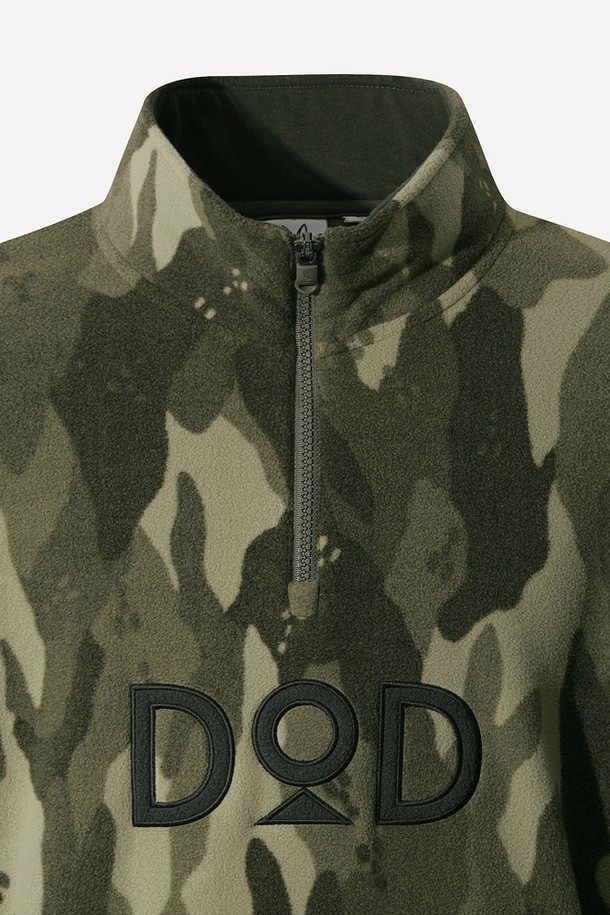 유니) 히트레스트 플리스 베이직 아노락(MULTI)은 일상과 스포츠 활동에 적합한 유니섹스 아노락입니다. 가을, 겨울 시즌에 따뜻함을 선사하는 두꺼운 두께의 플리스 소재로 제작되었으며, 부드러운 촉감이 특징입니다. 멀티 컬러의 카모 패턴과 레귤러핏 디자인이 스포티하면서도 캐주얼한 스타일을 연출합니다. 히트레스트 기능성으로 보온성을 높였으며, 긴 소매와 집업 여밈 방식으로 편안하게 착용할 수 있습니다. 등산, 캠핑, 러닝 시 고프코어 스타일을 완성해보세요.
