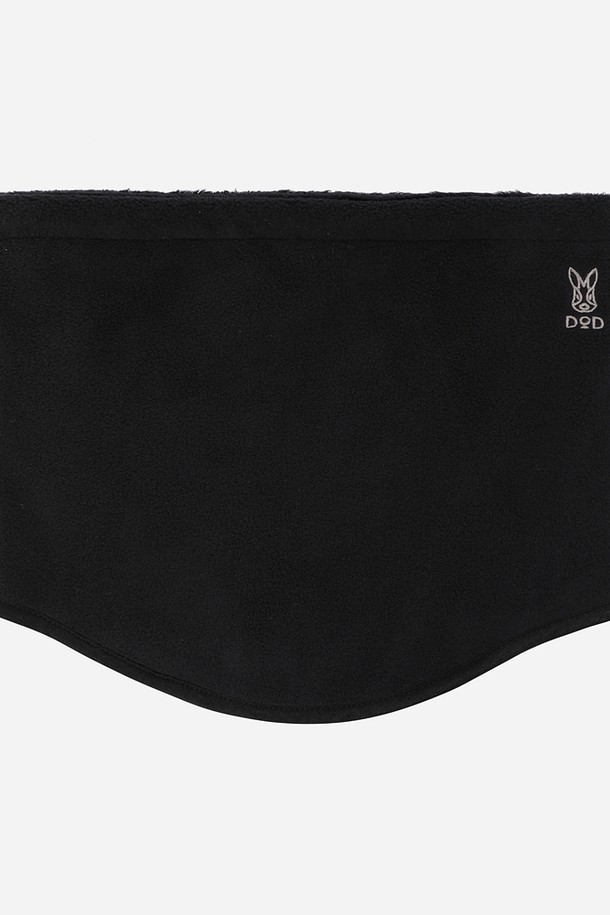 히트레스트 넥 워머(BLACK)는 가을, 겨울철 추위를 막아주는 보온용 넥워머입니다. 부드러운 폴리에스테르 소재로 제작되어 편안한 촉감을 선사하며, 두꺼운 두께감으로 방풍 기능까지 갖춰 목 부분을 따뜻하게 감싸줍니다. 일상, 출근, 산책 등 다양한 TPO에 활용 가능한 실용적인 아이템으로, 미니멀, 캐주얼, 클래식 등 어떤 스타일에도 자연스럽게 매치됩니다. 무지 디자인의 블랙 컬러로, 유행을 타지 않고 오랫동안 착용할 수 있습니다.
