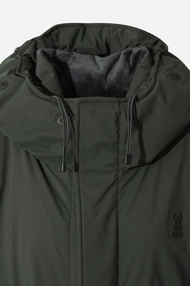 여성) 가마보코 쉘터 구스 다운 재킷(L.CHARCOAL GREY)은 추운 겨울철, 일상에서 따뜻하고 스타일리시하게 착용할 수 있는 여성용 구스다운 재킷입니다. 부드러운 촉감과 두꺼운 두께감으로 뛰어난 보온성을 제공하며, 방수 기능까지 갖춰 눈, 비가 오는 날씨에도 쾌적하게 입을 수 있습니다. 차콜 그레이 컬러의 무지 디자인에 레귤러핏으로 제작되어 캐주얼, 베이직, 미니멀, 클래식 등 어떤 스타일에도 잘 어울립니다. 긴 소매와 후드, 집업 방식에 포켓 디테일이 더해져 실용성을 높였습니다. 
