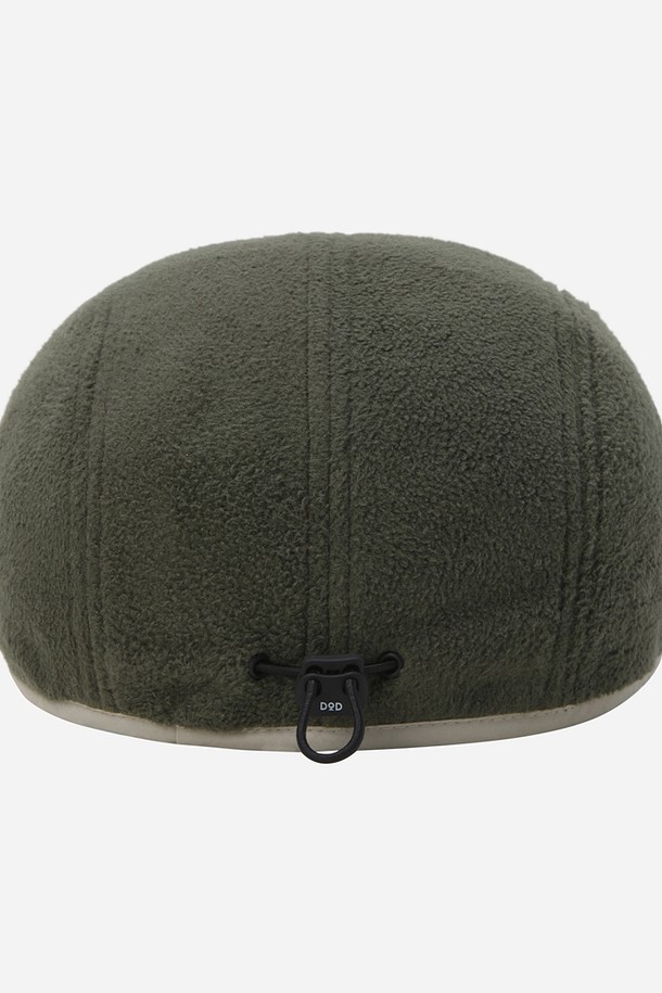 히트레스트 캠프캡(KHAKI)은 면 소재로 제작되어 부드러운 촉감을 자랑하는 캠프캡입니다. 카키 색상에 무지 디자인으로, 심플하면서도 데일리룩에 활용하기 좋은 아이템입니다. 일반적인 모자 깊이와 챙 넓이로 편안한 착용감을 선사하며, 사이즈 조절 기능이 있어 누구나 편하게 사용할 수 있습니다. 로고 또는 패치 디자인 장식으로 포인트를 더했으며, 봄, 가을, 겨울철 캠핑룩, 등산룩, 봄 소풍룩 등 다양한 TPO에 매치하여 캐주얼, 미니멀, 고프코어 스타일을 연출할 수 있습니다.
