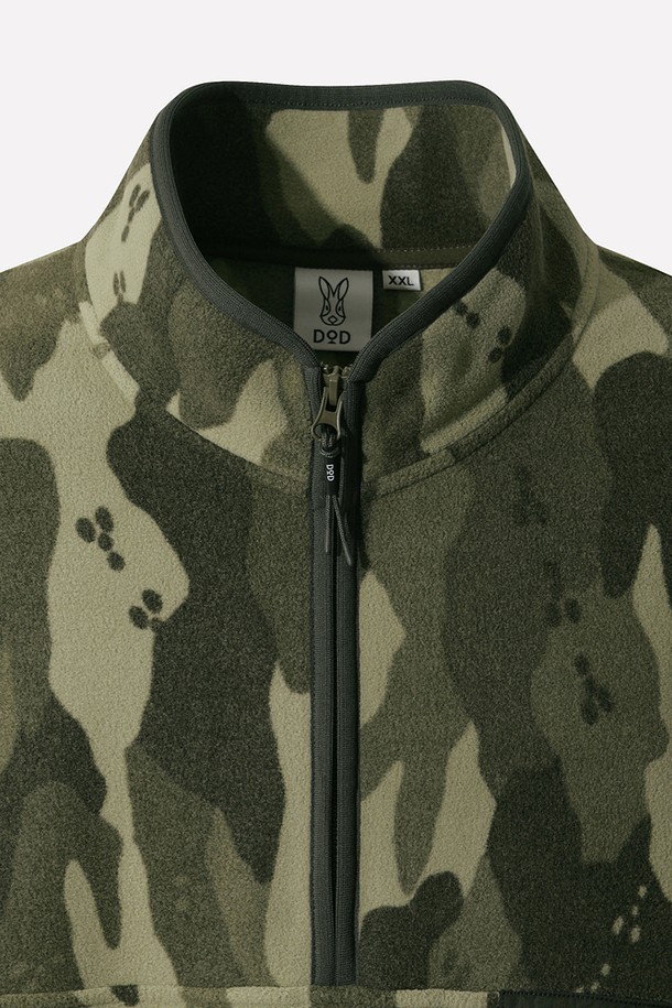 유니) 히트레스트 플리스 집업 아노락(MULTI)은 포근한 플리스 소재로 제작되어 부드러운 촉감을 자랑하는 오버핏 아노락입니다. 멀티, 카키, 블랙 컬러의 배색 디자인과 카모 패턴이 캐주얼하고 스포티한 무드를 연출하며, 캠핑룩과도 잘 어울립니다. 두꺼운 두께감으로 가을, 겨울철 보온성을 높였으며, 후드와 긴 소매, 집업 여밈 방식으로 편안하게 착용 가능합니다. 일상생활은 물론, 가벼운 야외활동 시에도 활용하기 좋은 아이템입니다.
