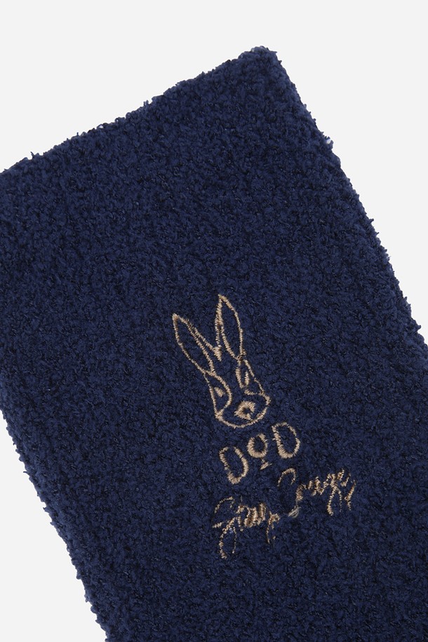 탁텔 캠핑 크루삭스(NAVY)는 탁텔 나일론 원사를 사용하여 제작된 양말입니다. 흡습, 속건 기능으로 쾌적한 착용감을 제공하며, 보온과 경량성을 갖춰 캠핑, 아웃도어, 하이킹, 트레킹 등의 활동에 적합합니다. 네이비 컬러의 베이직 디자인으로 다양한 캠핑룩, 등산룩, 여행룩에 캐주얼, 고프코어, 미니멀 스타일을 더할 수 있습니다. 폴리에스터와 폴리우레탄 소재로 제작되어 편안한 활동성을 보장합니다.
