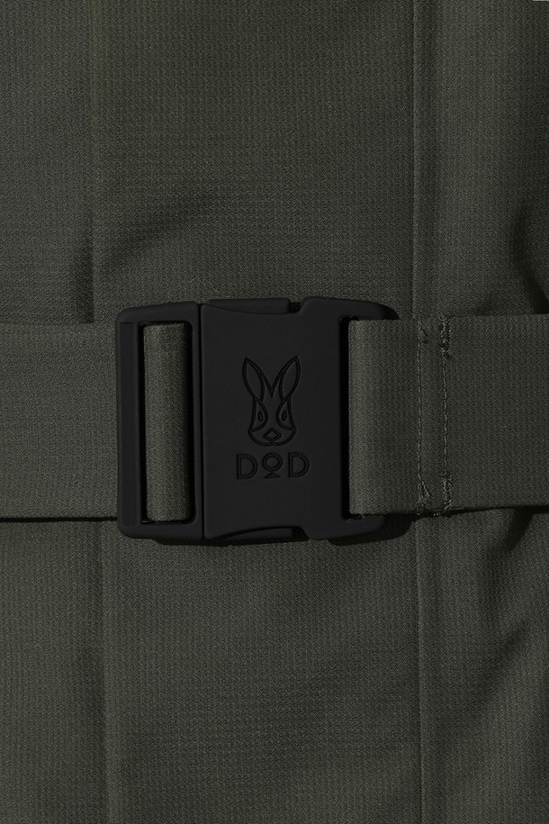 여성용 데카히트 구스 롱다운 재킷(D.CHARCOAL GREY)입니다. 겨울철 추위를 막아줄 두꺼운 두께감의 롱다운 재킷으로, 일상과 출근룩에 모두 잘 어울리는 베이직 스타일입니다. 다크차콜 그레이 컬러의 무지 디자인에 방풍 기능과 보온성을 갖춰 따뜻하게 착용할 수 있습니다. 레귤러핏으로 제작되었으며, 긴 소매와 지퍼 여밈 방식으로 편안함을 더했습니다. 안감은 패딩 처리되었으며, 퍼 트리밍 디테일로 고급스러움을 더했습니다.
