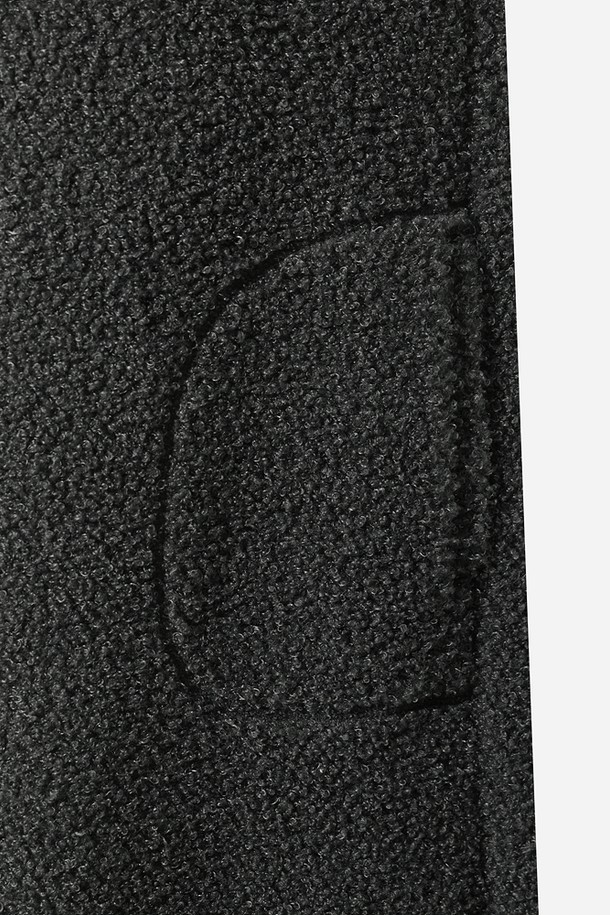 **여성) 플리스 슬리브리스 원피스(D.CHARCOAL GREY)**는 부드러운 플리스 소재로 제작되어 포근한 착용감을 선사하는 여성 슬리브리스 원피스입니다. 다크차콜그레이 컬러와 H라인 일자핏 디자인으로 캐주얼하고 베이직한 스타일을 연출하며, 라운드넥과 민소매 디자인으로 편안함을 더했습니다. 봄, 여름 시즌에 산책룩으로 활용하기 좋으며, 포켓 디테일이 실용성을 높여줍니다. 두꺼운 두께감으로 안정감 있는 실루엣을 완성합니다.
