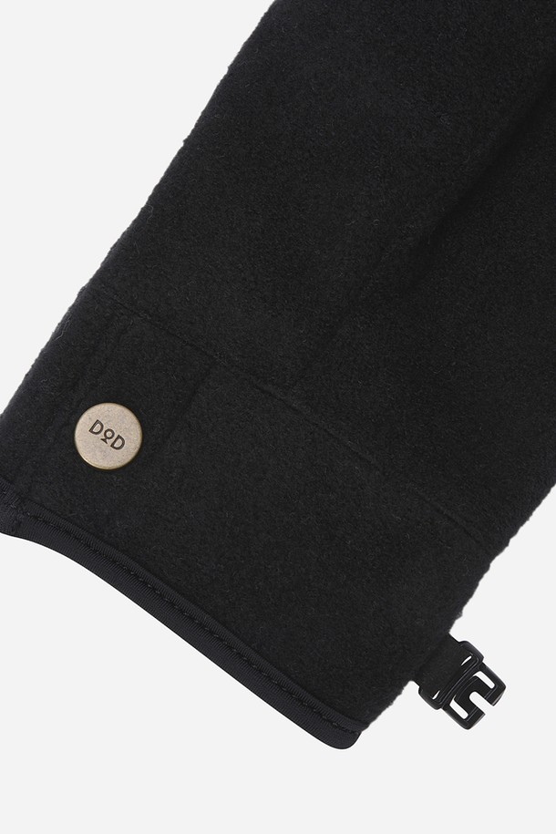 히트레스트 라이트 글러브(BLACK)는 가볍고 슬림한 디자인으로 제작되어 활동성을 높인 장갑입니다. 러닝, 하이킹, 자전거, 아웃도어 활동에 적합하며, 간절기와 겨울철에 보온과 방풍 기능을 제공합니다. 부드러운 촉감의 폴리에스터 소재로 제작되어 편안한 착용감을 선사하며, 이너 글러브로도 활용 가능합니다. 손의 움직임을 방해하지 않아 활동적인 움직임이 가능하며, 슬림핏 디자인으로 러닝룩, 등산룩, 겨울 데일리룩 등 다양한 스타일 연출에 활용할 수 있습니다. 미니멀하고 스포티한 스타일을 원하는 분들께 추천합니다.
