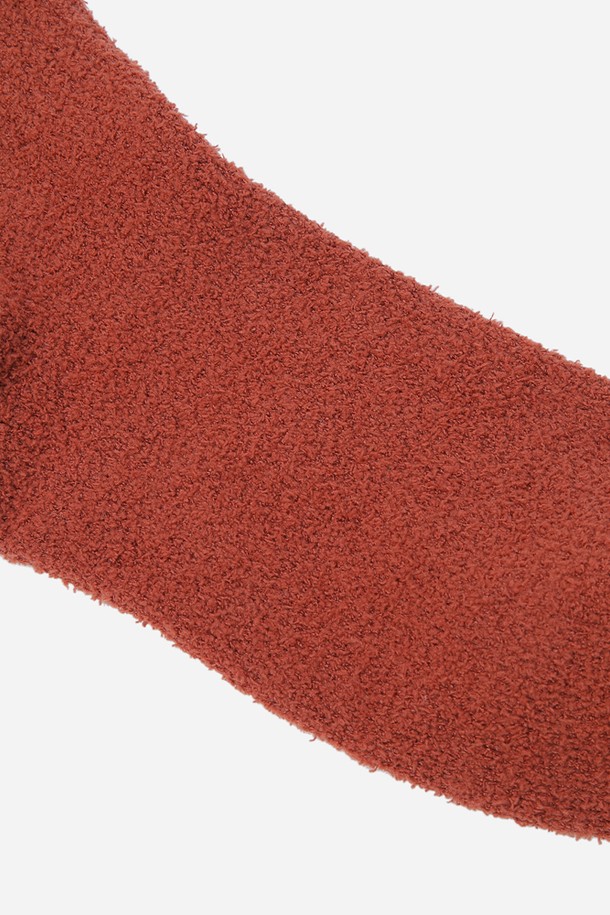 탁텔 캠핑 크루삭스(D.ORANGE)는 캠핑룩, 캐주얼, 고프코어 및 스포티 스타일을 위한 양말입니다. 기능성 택틸 나일론 원사를 사용하여 흡습, 속건, 보온, 경량 기능을 갖춰 사계절 내내 쾌적하게 착용할 수 있습니다. 얇은 두께에 부드러운 촉감으로, 캠핑 무드를 더하는 로고 패턴이 특징입니다. 오렌지 컬러의 크루삭스 스타일로 제작되어 활동적인 아웃도어 활동은 물론 일상에서도 편안하게 즐길 수 있습니다.
