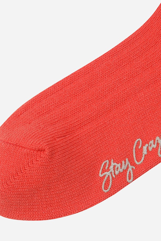 캠프 골지 삭스(ORANGE)는 면 소재로 제작되어 부드러운 촉감을 자랑하는 남녀 공용 양말입니다. 사계절 내내 착용 가능하며, 일상생활은 물론 산책룩과 캠핑룩에 잘 어울립니다. 골지 패턴으로 디자인되어 캐주얼하고 미니멀한 스타일을 연출하기 좋습니다. 흡습 기능으로 쾌적함을 유지하며, 캠프 양말 특유의 편안함을 선사합니다. 오렌지 컬러는 산뜻하고 돋보이는 포인트를 더합니다.
