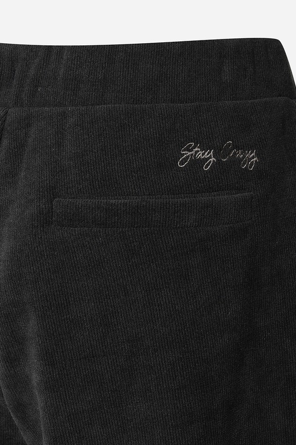 여성용 스테이웜 레귤러핏 스트레이트 팬츠(D.CHARCOAL GREY)는 겨울철 스포츠 및 일상 활동에 적합한 보온 기능을 제공하는 긴 바지입니다. 다크차콜그레이 컬러의 무지 디자인으로, 스포티, 미니멀, 캐주얼 스타일을 연출할 수 있습니다. 레귤러핏 스트레이트 핏으로 편안한 착용감을 선사하며, 두꺼운 두께감과 밴딩 처리로 활동성을 높였습니다. 피트니스룩, 등산룩, 러닝룩 등 다양한 TPO에 활용 가능합니다. 스테이웜 기능을 통해 추운 날씨에도 따뜻함을 유지해줍니다.
