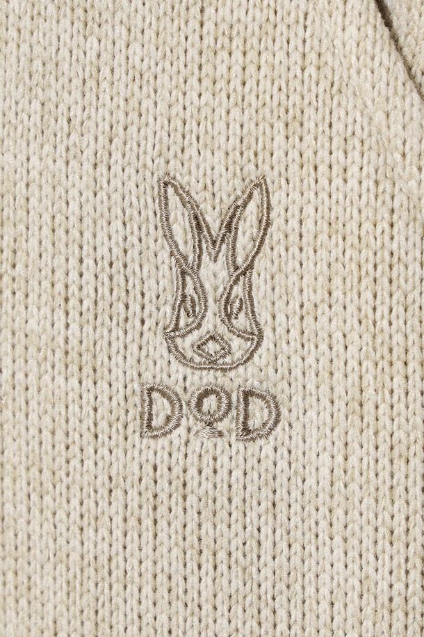 **여성) 템프니트 스커트(아이보리)**

부드러운 촉감의 여성용 템프니트 스커트입니다. 따뜻하고 두꺼운 두께감으로 가을, 겨울에 착용하기 좋으며, H라인 핏으로 레귤러핏을 선사합니다. 미디 기장의 아이보리 컬러 무지 스커트로, 미니멀하고 베이직한 스타일을 연출할 수 있습니다. 벨트 디테일이 있어 출근룩을 포함한 다양한 일상 룩에 활용하기 좋습니다.
