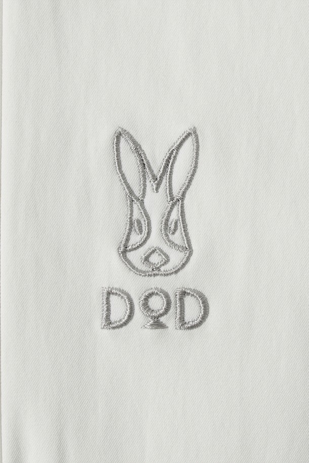 유니) 하이브리드 미니멀 셔츠(OFF WHITE 2)는 유니섹스 디자인으로, 봄, 여름, 가을에 활용하기 좋은 셔츠입니다. 부드러운 면 소재에 레귤러핏으로 제작되어 편안한 착용감을 선사하며, 얇은 두께감으로 시원하게 입을 수 있습니다. 오프화이트 컬러의 무지 디자인에 하이브리드 디테일을 더해 미니멀하면서도 세련된 스타일을 연출합니다. 출근룩, 데이트룩 등 다양한 TPO에 맞춰 미니멀, 클래식, 캐주얼 스타일로 코디할 수 있습니다.
