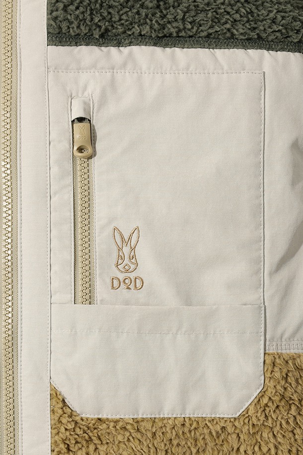 유니) 바크 플리스 블록트 베스트(TAN)는 캐주얼, 스포티, 미니멀 스타일을 추구하는 분들을 위한 플리스 소재의 베스트입니다. 가을, 겨울 시즌에 적합하며, 부드러운 촉감과 두꺼운 두께로 따뜻함을 제공합니다. 탄(TAN) 및 베이지 컬러의 블록 배색 디자인이 돋보이며, 레귤러핏과 집업 여밈 방식으로 편안한 착용감을 선사합니다. 일상 및 캐주얼 룩에 활용하기 좋은, 활용도 높은 아이템입니다.
