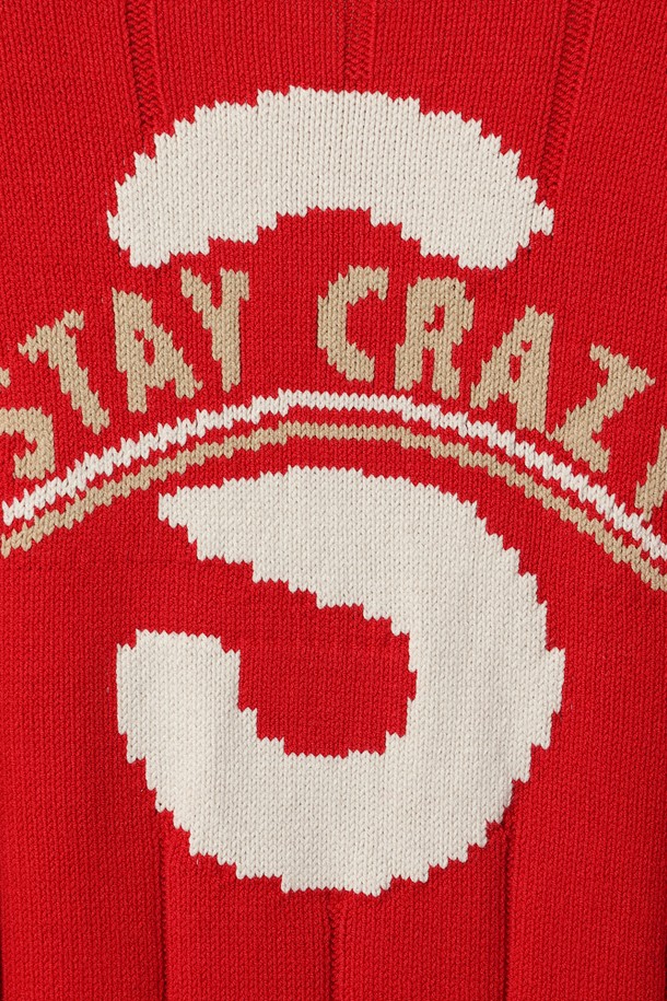 유니) 키노코빌리지 가디건(RED)은 캐주얼하고 미니멀한 스타일을 연출하기 좋은 유니섹스 가디건입니다. 부드러운 니트 소재로 제작되어 편안한 착용감을 선사하며, 봄, 가을에 활용하기 좋습니다. 레귤러 핏에 긴 소매 기장으로 제작되었으며, 레드 컬러와 레터링 디자인이 돋보입니다. 집업 디테일을 더해 활동성을 높였으며, 데일리룩에 포인트 아이템으로 활용하기 좋습니다. 중간 두께감으로 간절기 시즌에 유용하게 착용할 수 있습니다.
