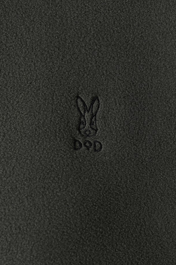 여성) 히트레스트 플리스 베이직 아노락(D.CHARCOAL GREY)은 다크차콜그레이 색상의 여성용 아노락입니다. 플리스 소재로 제작되어 부드러운 촉감과 두꺼운 두께로 뛰어난 보온성을 제공하며, 가을/겨울 계절에 적합합니다. 하프 집업 스타일의 레귤러핏 아노락으로 스포츠 활동은 물론 일상에서도 활용 가능합니다. 등산, 캠핑, 산책 등 다양한 TPO에 스포티, 캐주얼, 미니멀한 스타일로 연출할 수 있습니다. 베이직한 디자인에 무지 패턴으로 어떤 옷에도 쉽게 매치할 수 있는 실용적인 아우터입니다.
