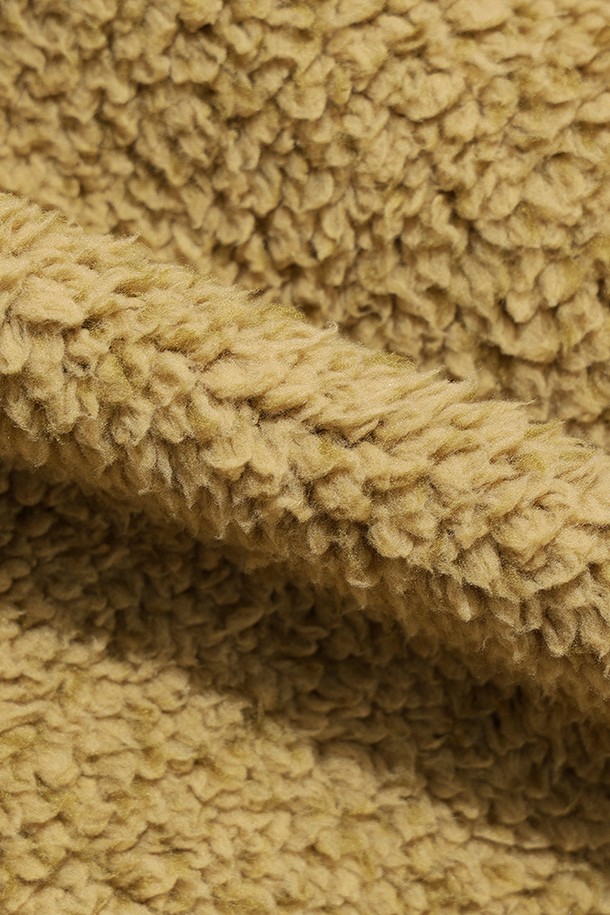 유니) 바크 플리스 블록트 베스트(TAN)는 캐주얼, 스포티, 미니멀 스타일을 추구하는 분들을 위한 플리스 소재의 베스트입니다. 가을, 겨울 시즌에 적합하며, 부드러운 촉감과 두꺼운 두께로 따뜻함을 제공합니다. 탄(TAN) 및 베이지 컬러의 블록 배색 디자인이 돋보이며, 레귤러핏과 집업 여밈 방식으로 편안한 착용감을 선사합니다. 일상 및 캐주얼 룩에 활용하기 좋은, 활용도 높은 아이템입니다.
