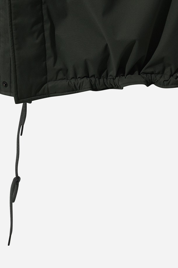 여성) 가마보코 쉘터 구스 다운 재킷(L.CHARCOAL GREY)은 추운 겨울철, 일상에서 따뜻하고 스타일리시하게 착용할 수 있는 여성용 구스다운 재킷입니다. 부드러운 촉감과 두꺼운 두께감으로 뛰어난 보온성을 제공하며, 방수 기능까지 갖춰 눈, 비가 오는 날씨에도 쾌적하게 입을 수 있습니다. 차콜 그레이 컬러의 무지 디자인에 레귤러핏으로 제작되어 캐주얼, 베이직, 미니멀, 클래식 등 어떤 스타일에도 잘 어울립니다. 긴 소매와 후드, 집업 방식에 포켓 디테일이 더해져 실용성을 높였습니다. 
