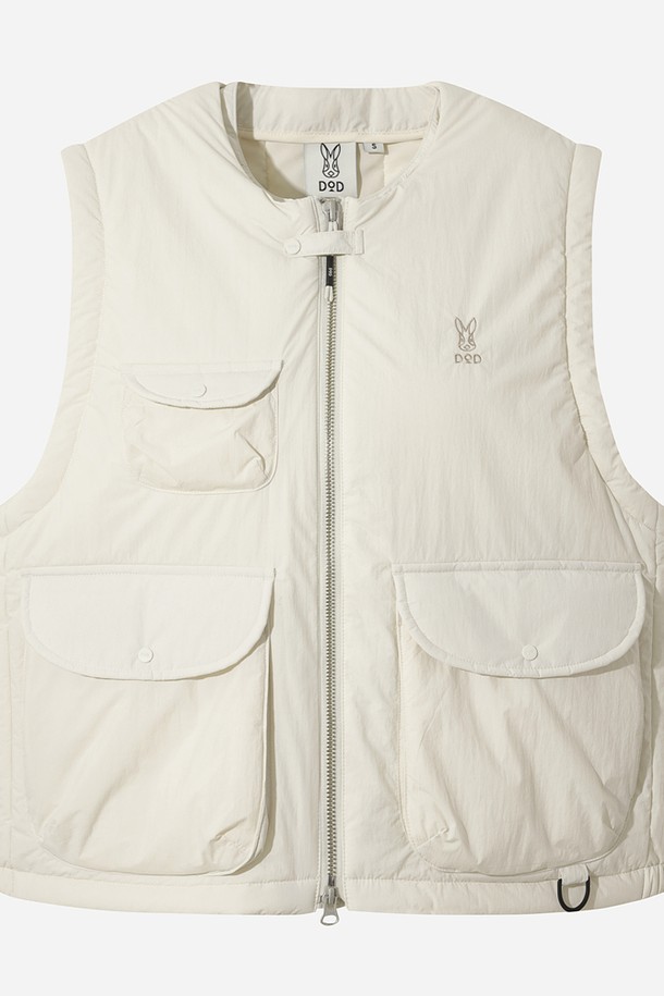 여성) 에어로겔 패딩 베스트(아이보리)는 일상 및 아웃도어 활동에 적합하며, 캐주얼과 스포티한 스타일을 연출합니다. 뛰어난 보온성과 단열성을 제공하는 에어로겔 충전재와 HEATLOCK AERO AEROGEL 기술을 적용하여 체온을 안정적으로 유지시켜줍니다. 부드러운 촉감의 나일론, 아크릴, 폴리에스터, 모 혼방 소재로 제작되었으며, 두꺼운 두께감으로 겨울철에도 따뜻하게 착용 가능합니다. 플리스 소재 탈부착이 가능하며, 아웃포켓 디자인으로 실용성을 높였습니다. 캠핑룩에 활용하기 좋은, 미니멀한 디자인의 패딩 베스트입니다.
