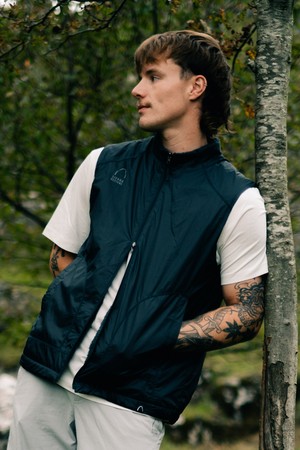 모스(MOSS) 폴라텍 알파 다이렉트 90 리버시블 베스트 CHARCOAL