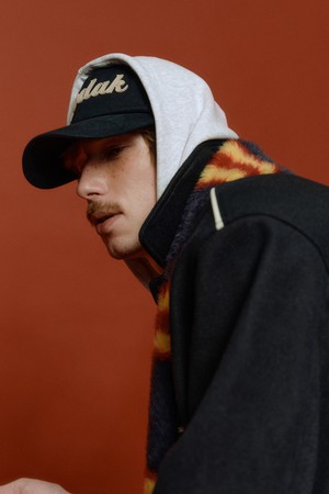 오버핏 피치터치 레터링 볼캡 NAVY